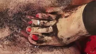 Asiatiska onanerar med en dildo framför theeb porr video svensk