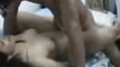 Kåt tjej ger avsugning svensk porr video till sin pojkvän under körning