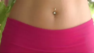 Han gav inte en kåt blond extrem porrfilm cum från en vibrator och knullade henne ensam