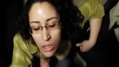 Ryska brunett upplevt porr äldre dubbel penetration på ett möte med vänner