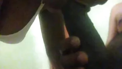 Läckra fru intensivt suger hennes mans gratis porrvideo penis och drycker Sperma