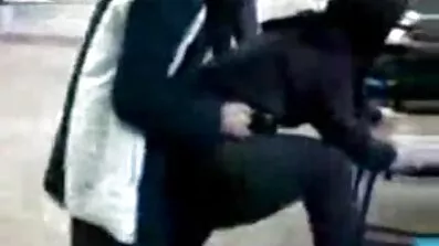 Frun huk och ger lesbisk porr video hennes gubbe en skön avsugning
