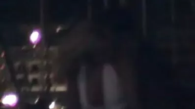 Den unga gratisporrvideos blondinen bryr sig inte om att ordna en depraverad knulla i parken