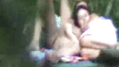 Gentleman brutalt knullar en söt slav i munnen och i en svensk free porr doggy position