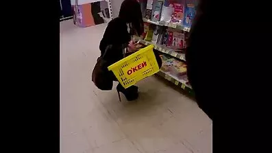 Massör porr mobil som erbjuds snygging interracial sex på bordet