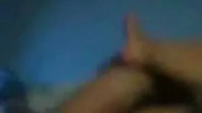Blond lesbiska video smakar en kille cum efter en romantisk parning