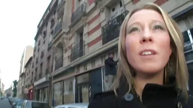 Slyna bär fina free porr film underkläder med strumpor för att träffa sin älskare