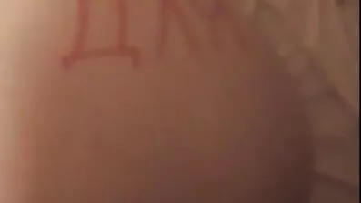 Titted shabolda vandra på en gratis porrvideo stolpe orgasming av en vibrator