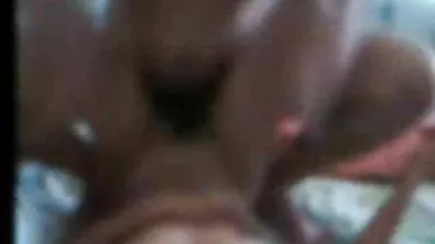 Tre svarta tjejer som har kul med rektor i Grupp porrfilm i mobilen Sex
