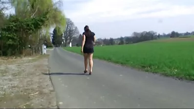 Tonåring fuskare baldes från interracial videoporr sex