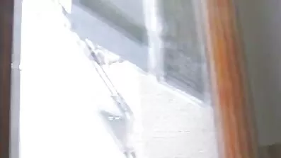 Hustrun älskar att suga sin mans kuk och bryr sig inte om att få svenska swingers video penis i den våta fitta