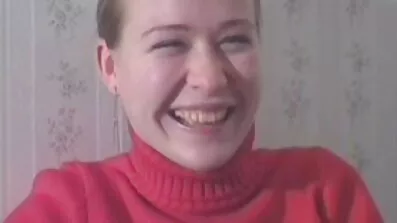 Skinn bruna 19 år lesbiska video gammal Brunett missar pojkvän ' s big cock