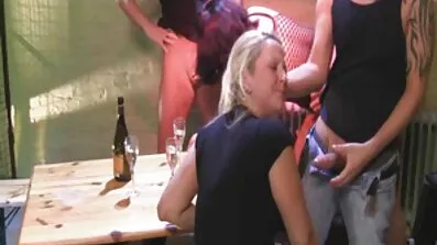 Hon visade killen hennes fitta och skrek för en gratis porrvideos galen knulla tills orgasm