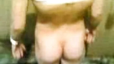 Byst latinamerikansk latinamerikansk lossas hennes mjukporr video bröst framför mannen och började jävla