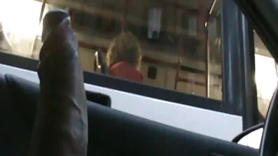 Skinn russa ryska flickan är redo att knulla i videoporr olika positioner