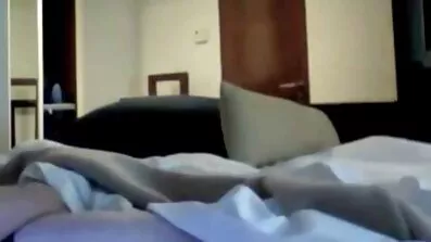 Kåt brunett blivit galen med lust och knullad av två män gratis por video