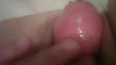 Asiatiska slav i strumpbyxor tvingas att behaga master ' s hd porr cock