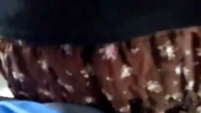 Den glasögon gratis por video tik knullar hennes anus med en vibrator och gnuggar hennes läppar med fingrarna