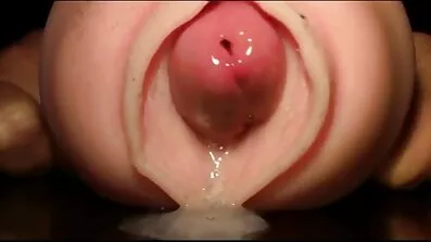 Kåt älskare knullad i fittan av en oseriöst blond med en tatuering på hd porr hennes pubis