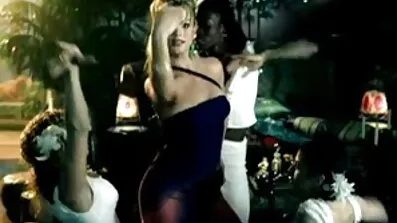 Outtröttliga blond hård porr film knullar fitta med spetsiga Dildo