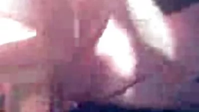 Tattooed Japansk haft en frenetisk orgasm från / videoporr Slickning