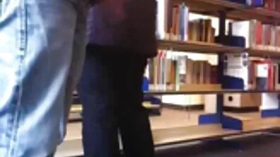 Pojkvännen sätta på en plysch hare kostym runk videos och gav blondinen en avsugning
