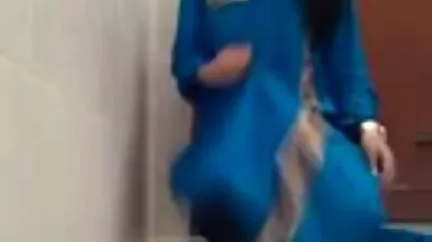 Kurviga bruna äldre lesbisk porr video brunett masturbates kraftfulla Bröst älskare kuk