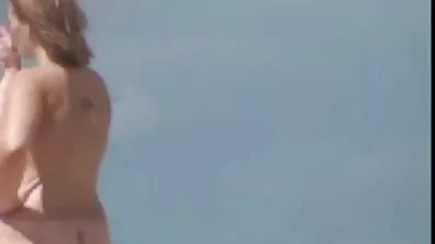 Skicklig Blond på lesbiska video cam gjorde deep throat Långt ner i halsen och se sperma