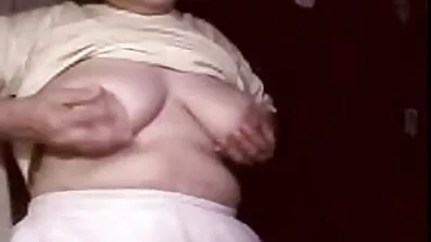 Gangbang hd porr med två heta svarta kycklingar och en vit snubbe
